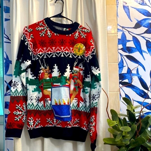 NWT 33 Degrees Reindeer Ugly Christmas Sweater Pocket To Hold Drink Size Small - Picture 1 of 8